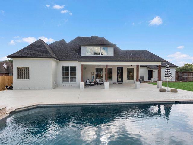 720 Mountain View Drive, Montgomery, TX 77356