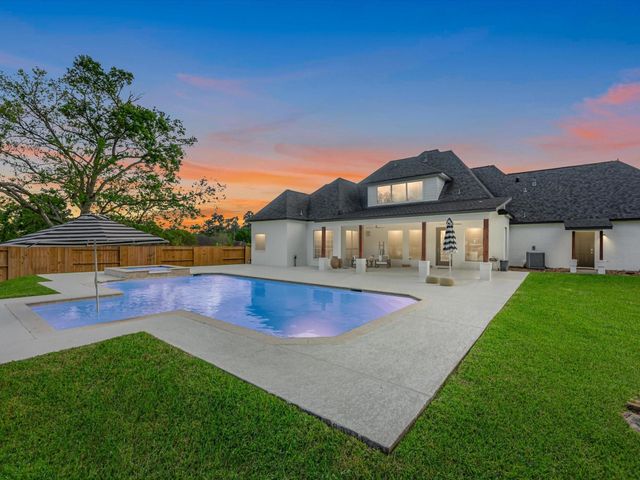 720 Mountain View Drive, Montgomery, TX 77356