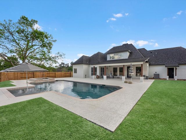 720 Mountain View Drive, Montgomery, TX 77356