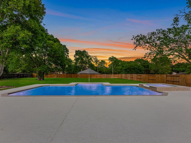 720 Mountain View Drive, Montgomery, TX 77356