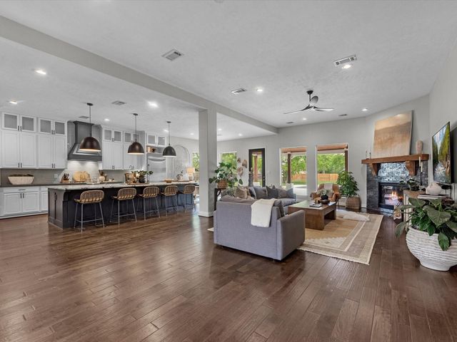 720 Mountain View Drive, Montgomery, TX 77356