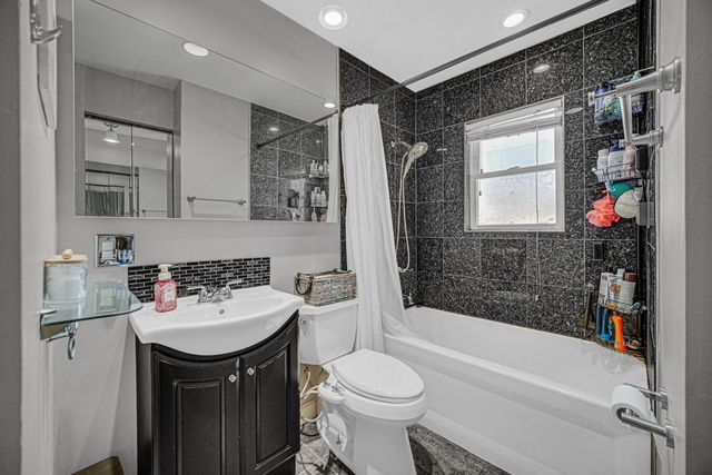 768 Devonshire Road, Valparaiso, IN 46385