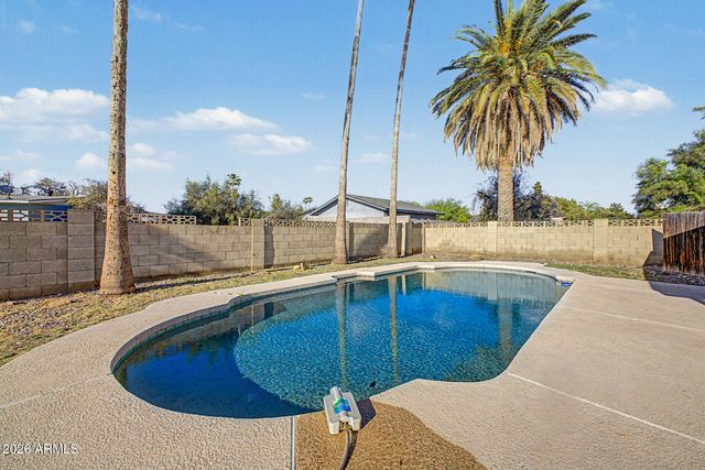 2148 W SHARON Avenue, Phoenix, AZ 85029