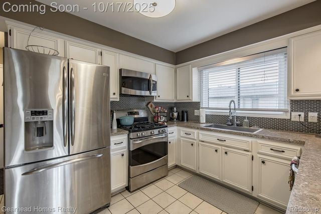 12212 Watkins Drive, Shelby Charter Township, MI 48315