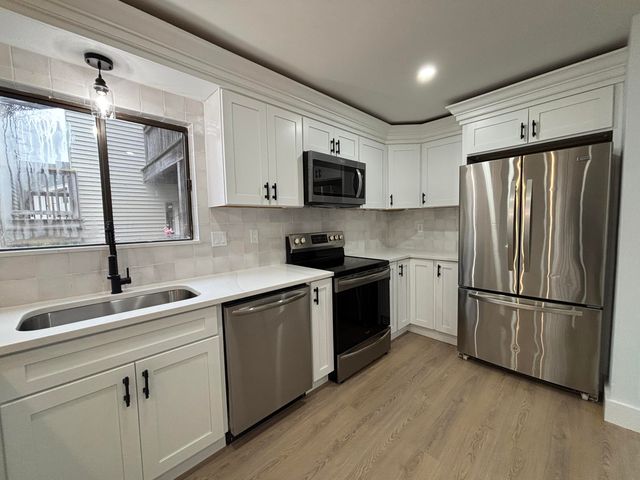 800 Bearses Way APT 5NB, Hyannis, MA 02601