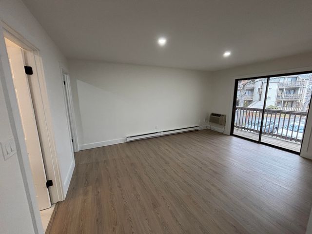 800 Bearses Way APT 5NB, Hyannis, MA 02601