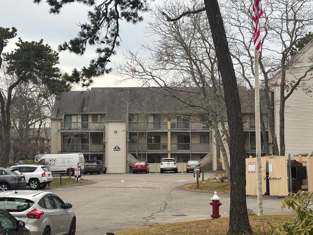 800 Bearses Way APT 5NB, Hyannis, MA 02601