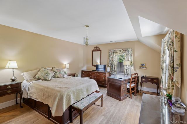 105 Stewart Avenue, Garden City, NY 11530