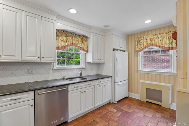 105 Stewart Avenue, Garden City, NY 11530