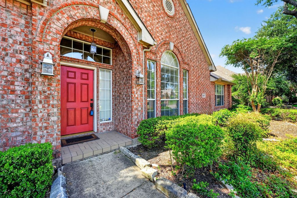 1645 Castle Pines Drive, Frisco, TX 75036
