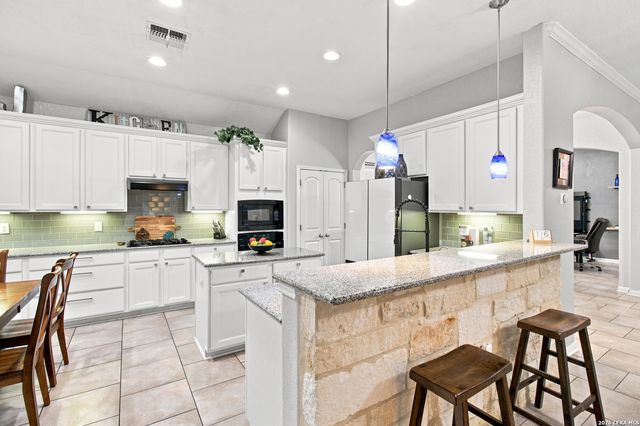 9646 Calmont Way, San Antonio, TX 78251