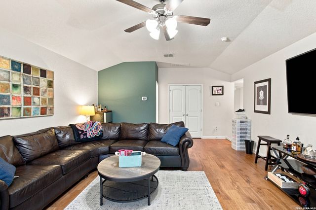 9646 Calmont Way, San Antonio, TX 78251