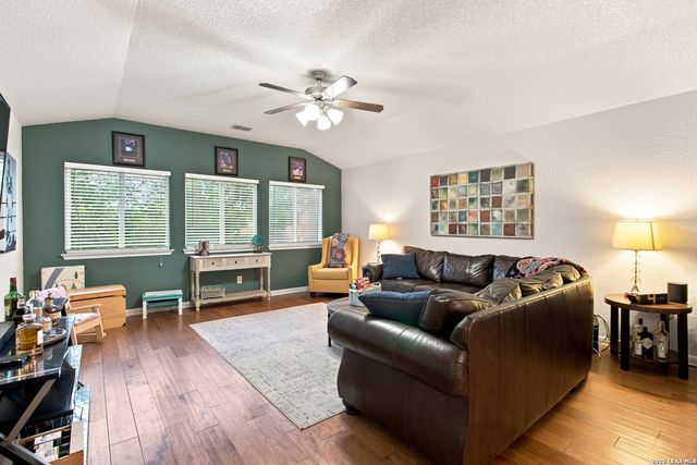 9646 Calmont Way, San Antonio, TX 78251