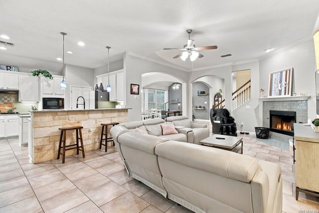 9646 Calmont Way, San Antonio, TX 78251