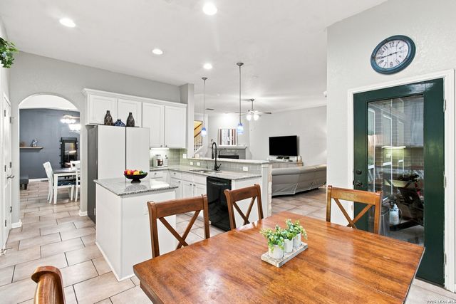 9646 Calmont Way, San Antonio, TX 78251