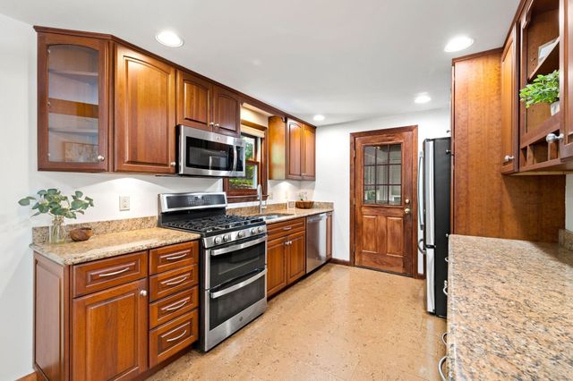 56 Skilton Ln, Burlington, MA 01803