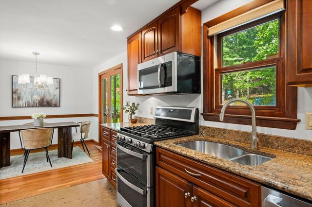 56 Skilton Ln, Burlington, MA 01803