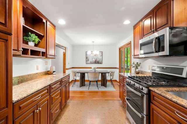 56 Skilton Ln, Burlington, MA 01803