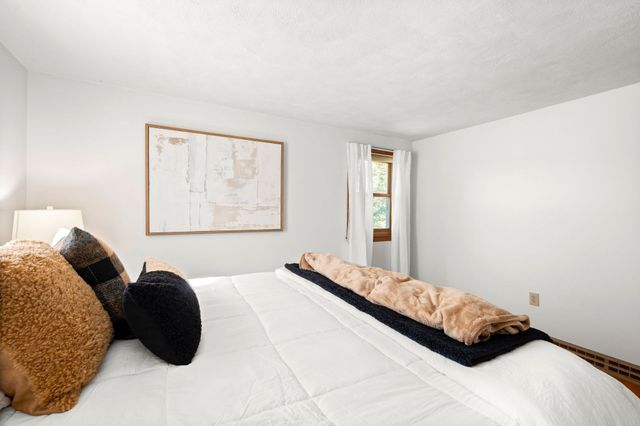 56 Skilton Ln, Burlington, MA 01803