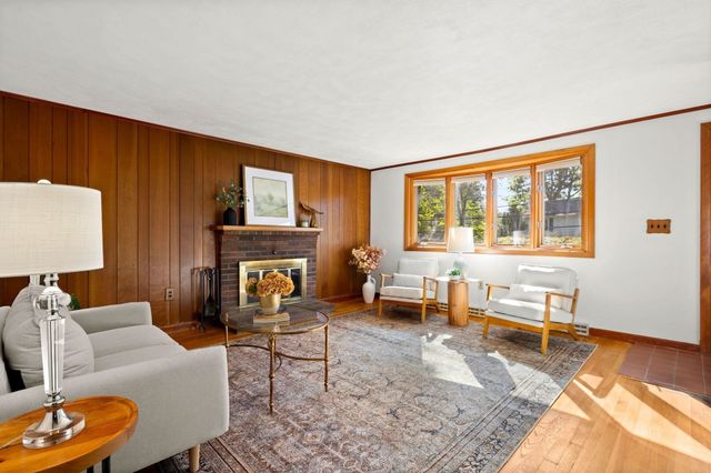 56 Skilton Ln, Burlington, MA 01803