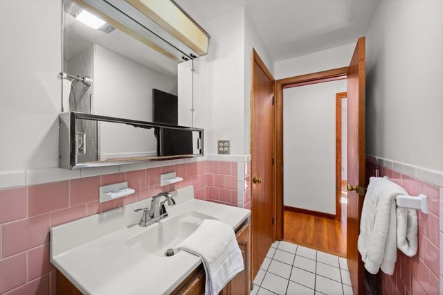 56 Skilton Ln, Burlington, MA 01803