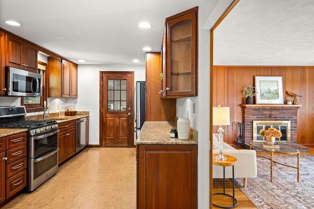 56 Skilton Ln, Burlington, MA 01803
