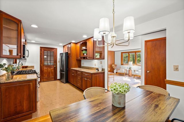 56 Skilton Ln, Burlington, MA 01803