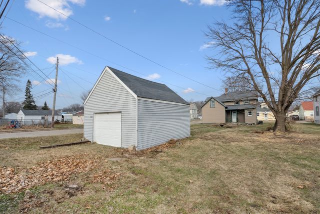 3715 PEARL Avenue, Davenport, IA 52802