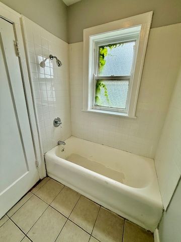 7804 S Burnham Avenue, Chicago, IL 60649