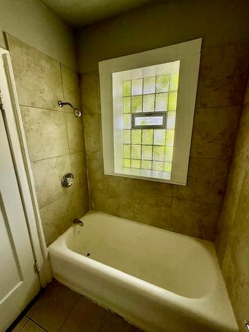 7804 S Burnham Avenue, Chicago, IL 60649