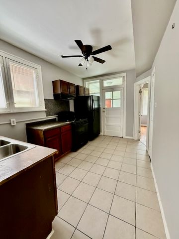 7804 S Burnham Avenue, Chicago, IL 60649