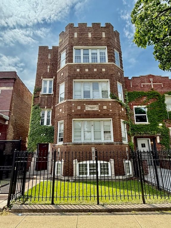 7804 S Burnham Avenue, Chicago, IL 60649