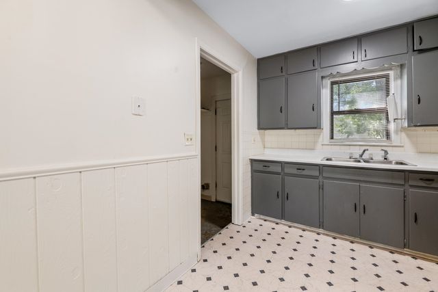 617 S Richmond Ave, Wichita, KS 67213