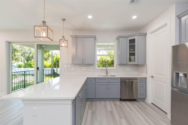 4718 W KNIGHTS AVENUE, Tampa, FL 33611