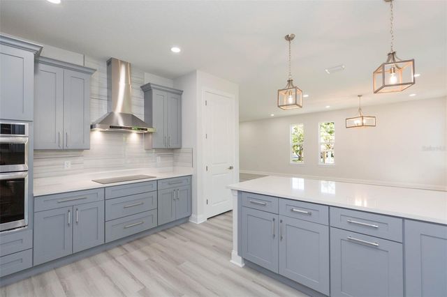 4718 W KNIGHTS AVENUE, Tampa, FL 33611