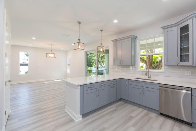 4718 W KNIGHTS AVENUE, Tampa, FL 33611