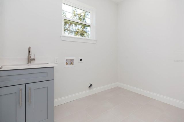 4718 W KNIGHTS AVENUE, Tampa, FL 33611