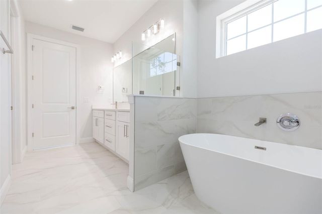 4718 W KNIGHTS AVENUE, Tampa, FL 33611