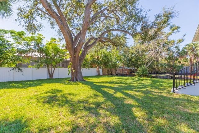 4718 W KNIGHTS AVENUE, Tampa, FL 33611