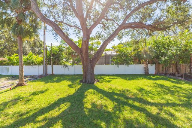 4718 W KNIGHTS AVENUE, Tampa, FL 33611