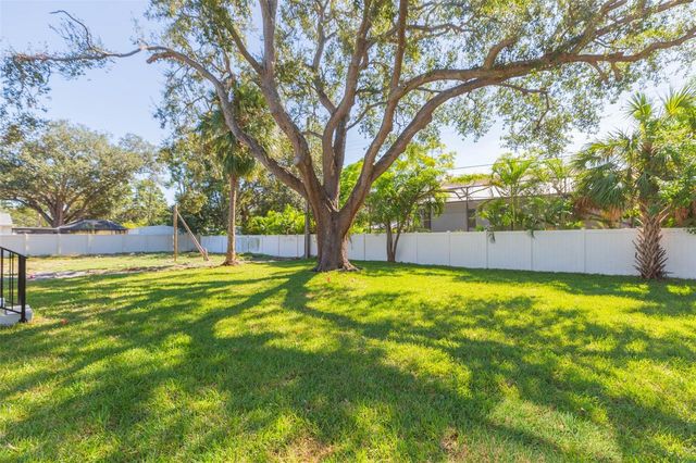 4718 W KNIGHTS AVENUE, Tampa, FL 33611