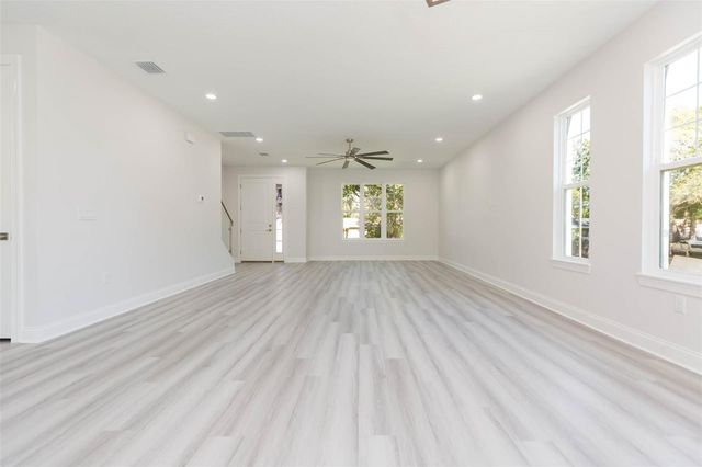 4718 W KNIGHTS AVENUE, Tampa, FL 33611