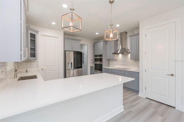 4718 W KNIGHTS AVENUE, Tampa, FL 33611