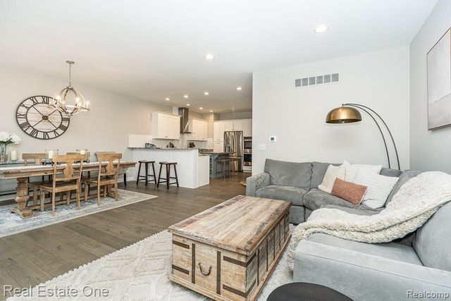 4165 Oak Arbor Court 19, Oakland Charter Township, MI 48306