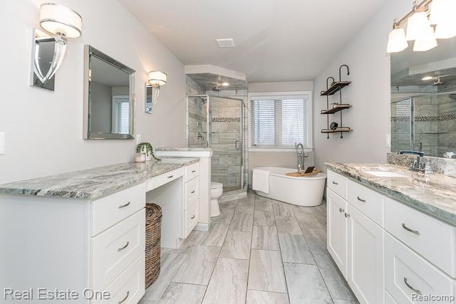 4165 Oak Arbor Court 19, Oakland Charter Township, MI 48306