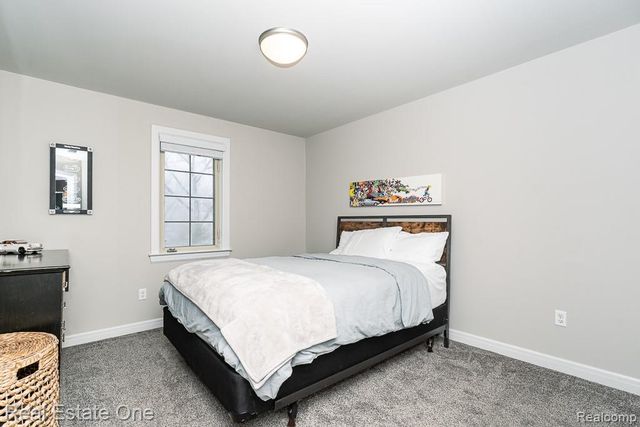 4165 Oak Arbor Court 19, Oakland Charter Township, MI 48306