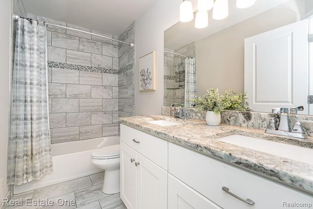 4165 Oak Arbor Court 19, Oakland Charter Township, MI 48306