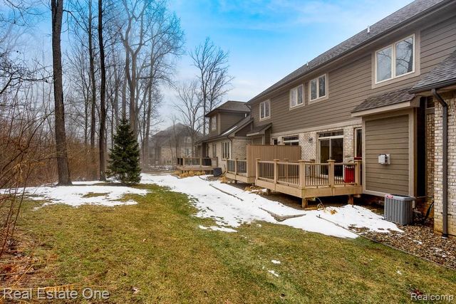 4165 Oak Arbor Court 19, Oakland Charter Township, MI 48306