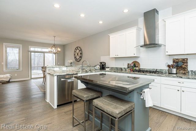 4165 Oak Arbor Court 19, Oakland Charter Township, MI 48306