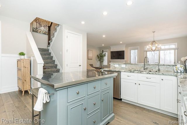 4165 Oak Arbor Court 19, Oakland Charter Township, MI 48306